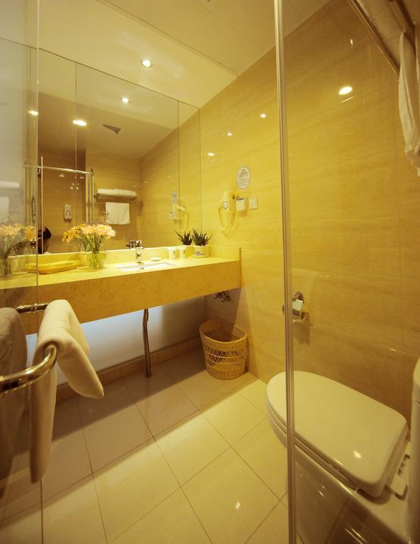 Greentree Inn Shanghai West Huaxia Road Metro Station Express Hotel Стая снимка