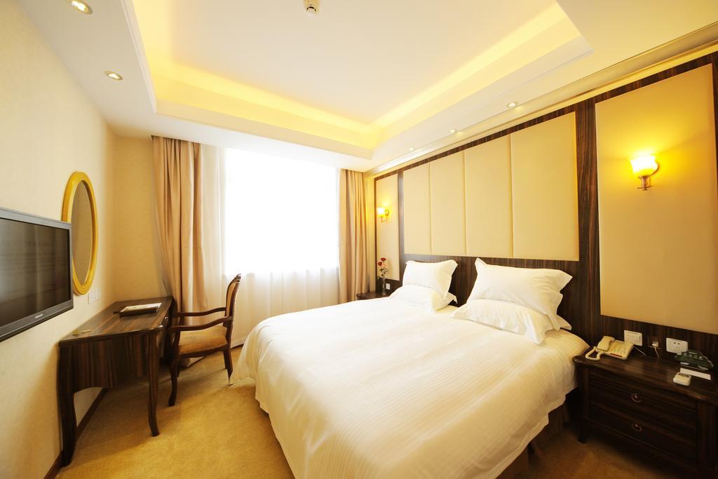 Greentree Inn Shanghai West Huaxia Road Metro Station Express Hotel Стая снимка