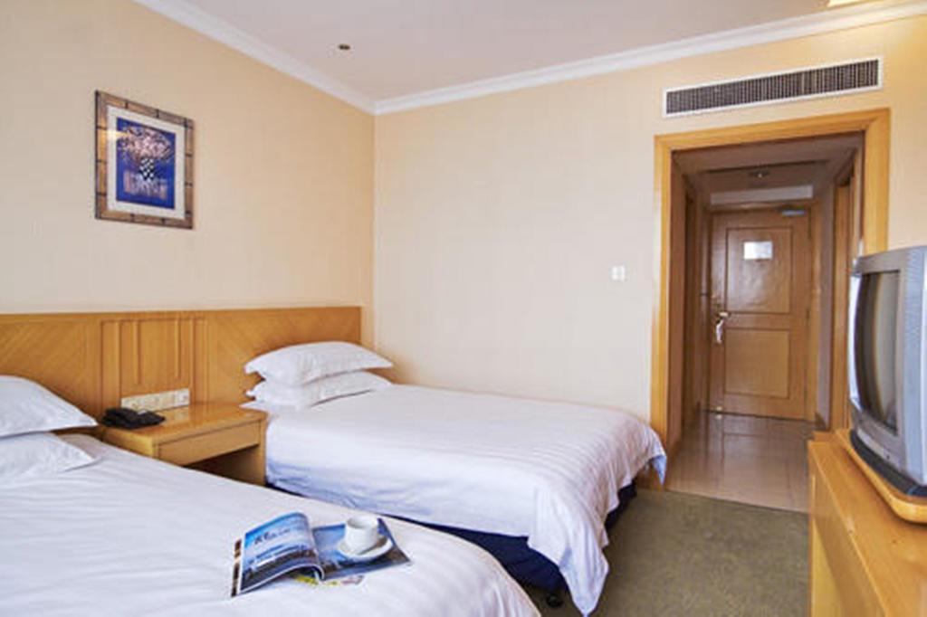 Greentree Inn Shanghai West Huaxia Road Metro Station Express Hotel Екстериор снимка